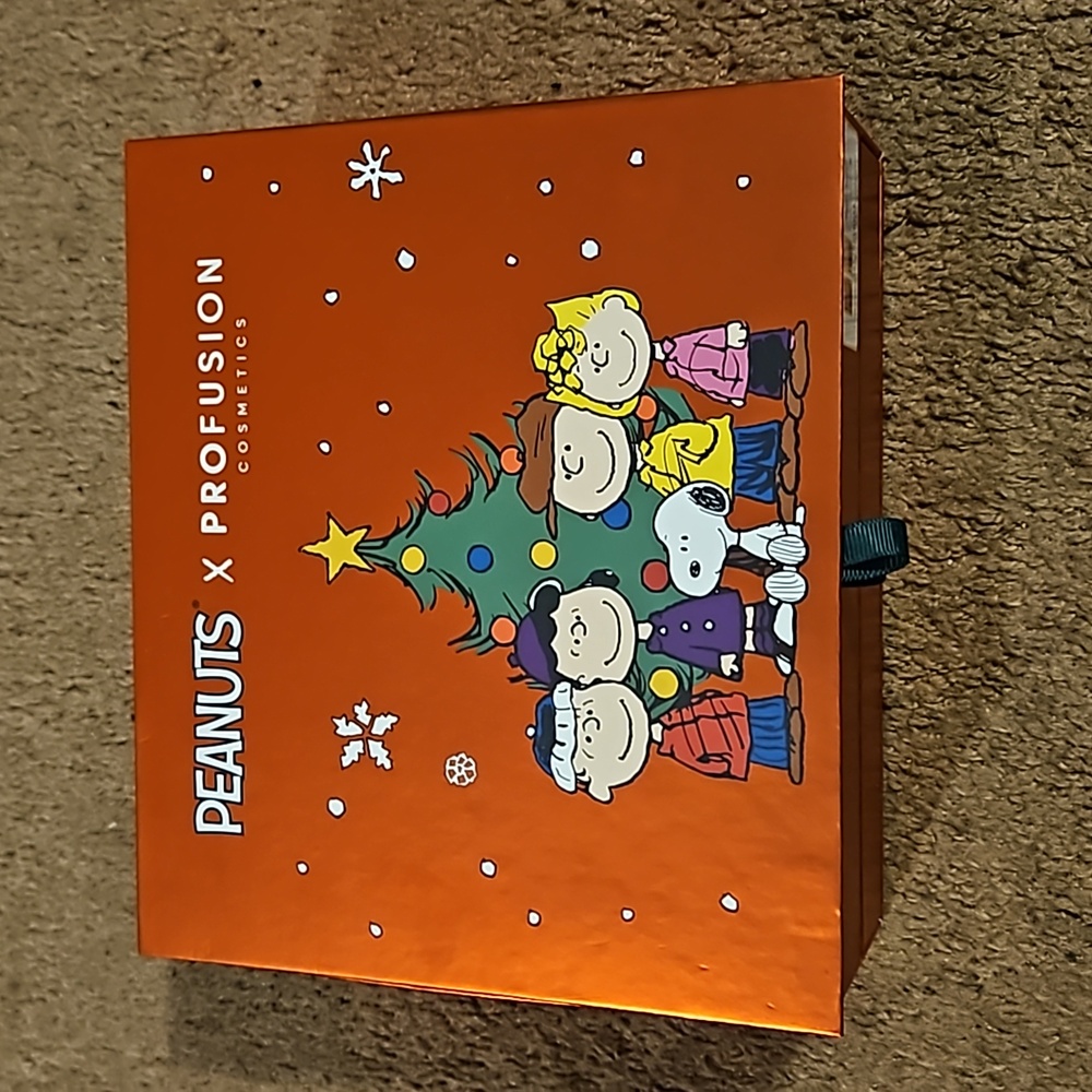 Peanuts × profusion cosmetics makeup set